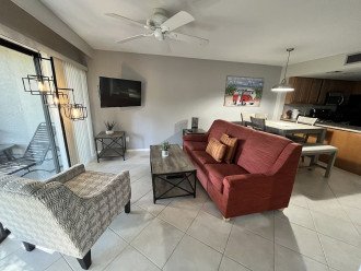 Location is everything! Clean and quaint condo in beautiful Park Shore Resort. #6
