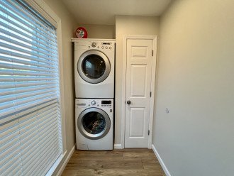 New washer and dryer set, free tide pods provided!