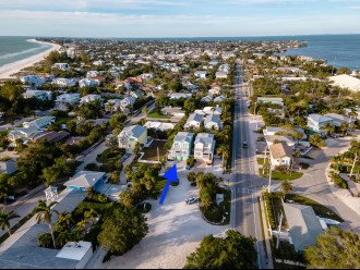 Anna Maria Island spans 7 miles between the bay and the Gulf of Mexico.