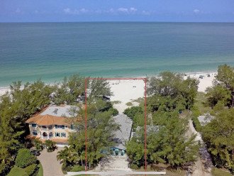 Perfect Gulf front location directly on the beach!