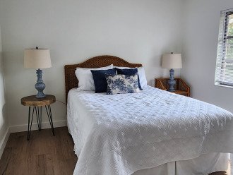 Guest Suite Bedroom, Queen Bed