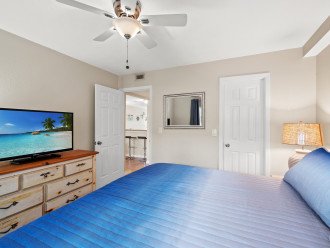 Cozy 2-Bedroom Condo in Prime Siesta Key Location with Large Heated Pool #9