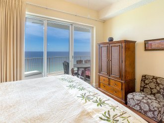 Master bedroom overlooking the beach, flat screen TV, Private bathroom