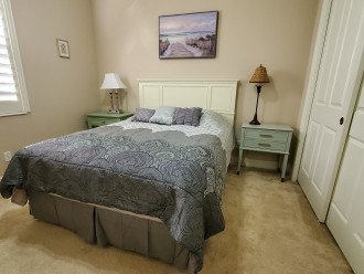 Guest Bedroom w/ Queen bed.