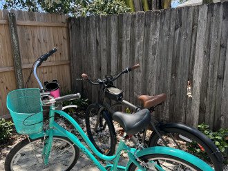 2 Beach bicycles with helmets are free to use!