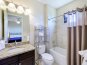 Guest Bath (en suite)