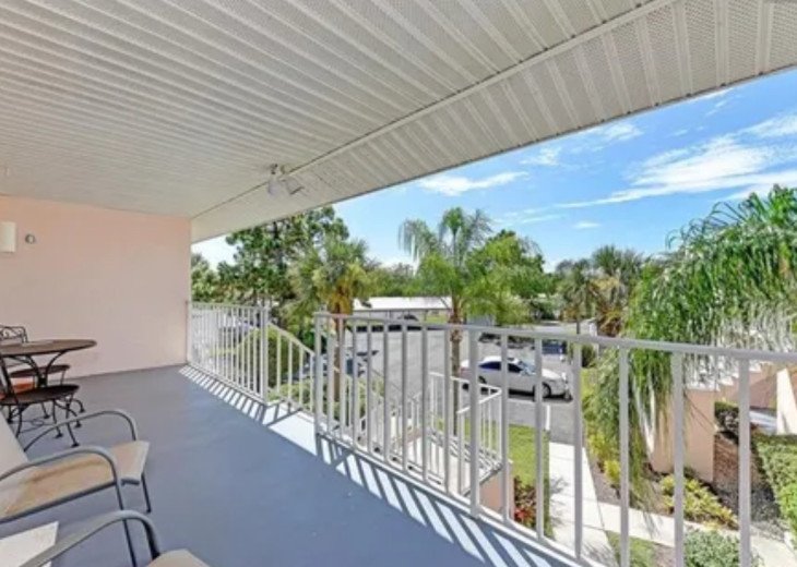 Charming Old Florida Condo Minutes to World Famous Beaches #1