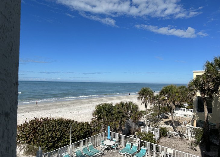 Watch the SUNSET AND SUNRISE from this BEACHFRONT condo in Indian Rocks Beach! #1
