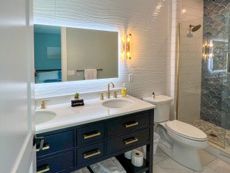 Refresh in luxury in the designer bathroom and luxurious shower!