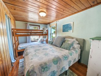 Upstairs Queen with Twin-over-Twin Bunks (Sleeps 4)