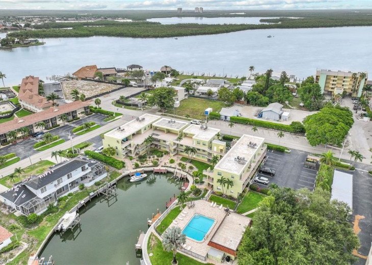 Waterfront condo steps from the Snook Inn! #1