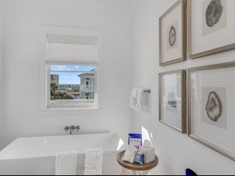 Master Bathroom bath tub with Gulf view