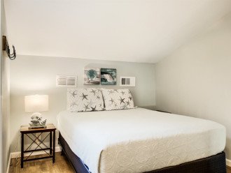 2nd bedroom (loft) queen bed