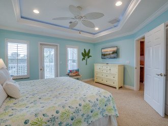 Master Bedroom - King-size bed