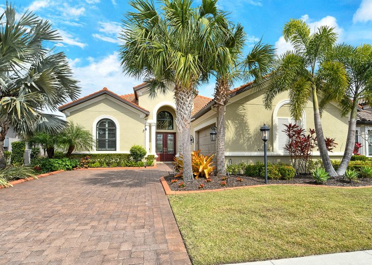 Spacious and luxurious resort style home in Lakewood Ranch on the golf course #1