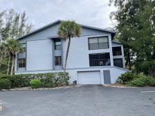 Great location on Siesta Key! Available March 4 2024 through April 10, 2024