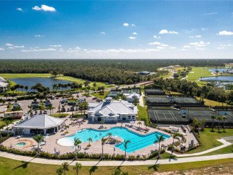 Resort Living at Birdies and Bourbon! Condo sleeps 8 with view of 2 greens #25