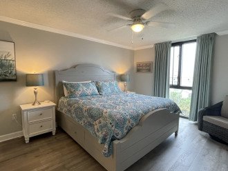 Master Bedroom with King Bed | Coastal Tides | Enclave 403a |