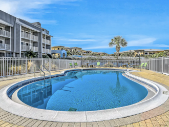 Pool | Crazy Toes by Gulf Tide Vacations @ Sea Bluff Town Homes | Blue Mountain Beach