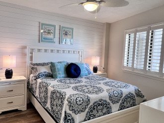 Mainsail 278 | Guest Bedroom with Queen Bed