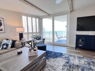 Mainsail 278 | Living Area with Gulf Views