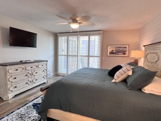 Mainsail 278 | Master Bedroom with King Bed