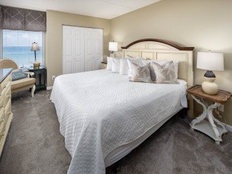 Master Bedroom with King Size Bed & Gulf View