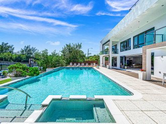 Waterfront Masterpiece Villa / Grand Heated Pool / Seabreeze Key #45