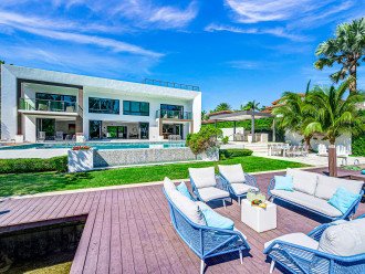 Waterfront Masterpiece Villa / Grand Heated Pool / Seabreeze Key #17