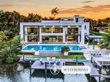 Waterfront Masterpiece Villa / Grand Heated Pool / Seabreeze Key