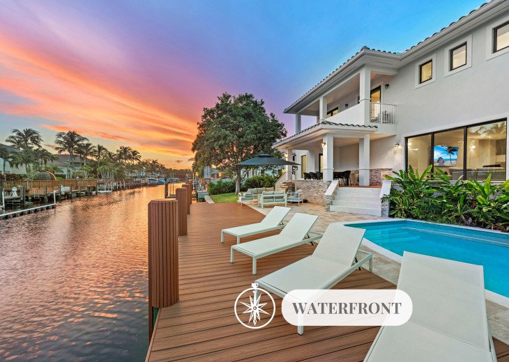 Located just off the Intracoastal, this villa is nestled in the heart of Hollywood Beach's most exclusive South Lake neighborhood.