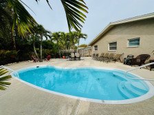 Your favorite hideout! Pool|Firepit|Walk to beach
