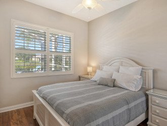 Guest bedroom with Queen bed & flat screen TV