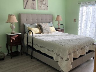 Main BR adustable queen mattress