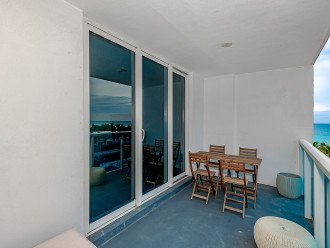 Beautiful, modern 1 bedrom residence inside South Beach’s hottest building. #4