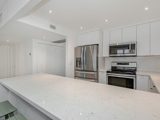 Beautiful, modern 1 bedrom residence inside South Beach’s hottest building. #3