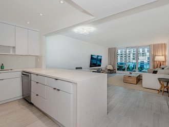 Beautiful, modern 1 bedrom residence inside South Beach’s hottest building. #20