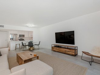 Beautiful, modern 1 bedrom residence inside South Beach’s hottest building. #7