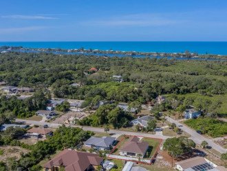 NEW Tropical Retreat! Minutes to local BEACHES and local NATURE TRAILS! #31
