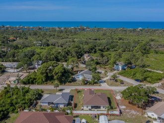 NEW Tropical Retreat! Minutes to local BEACHES and local NATURE TRAILS! #30