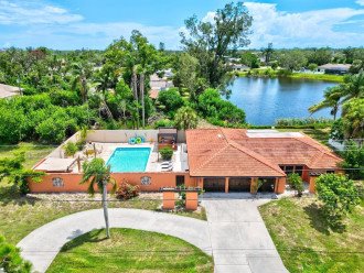 Tranquil Lake-Front Pool Home, South Venice. 5 minutes to the Beach! #42