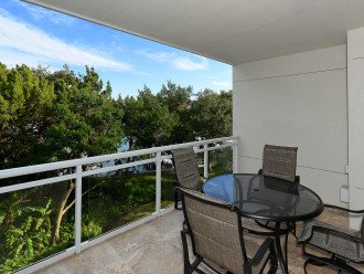 Bay view lanai with breakfast nook