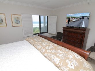 Brand new King sized bed in the Master suite. Wake up with a gorgeous ocean view right from your bed!