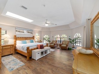 Master Bedroom - King - With Sitting Area