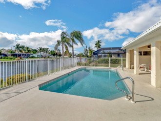 Escape the Winter! Solar Heated Pool, Bikes, Fresh Water Canal View, Large #22