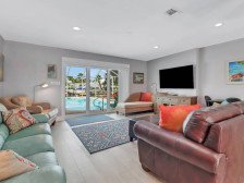 Minutes to Beach! Heated Pool on Gulf Access Canal, Beautiful Remodeled