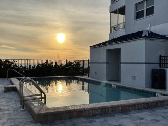 Gorgeous 6th Floor Sunsets! On the Beach with Direct Gulf View, Beach Gear #26