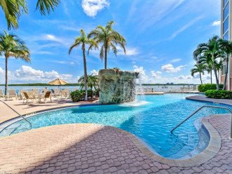 AMAZING 9th Floor Gulf & Bay View! Minutes to Beaches! Newly updated, NO #3