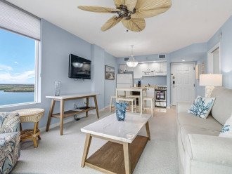 AMAZING 9th Floor Gulf & Bay View! Minutes to Beaches! Newly updated, NO #10
