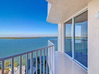 AMAZING 9th Floor Gulf & Bay View! Minutes to Beaches! Newly updated, NO #2
